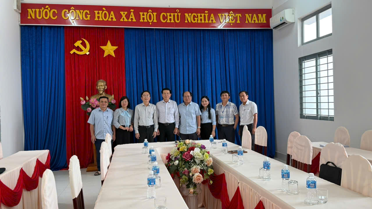 VIỆN PHÁT TRIỂN CHÍNH SÁCH ĐHQG-HCM BÁO CÁO KẾT QUẢ NGHIÊN CỨU VỀ ĐỜI SỐNG GIÁO VIÊN TẠI TÂY NINH