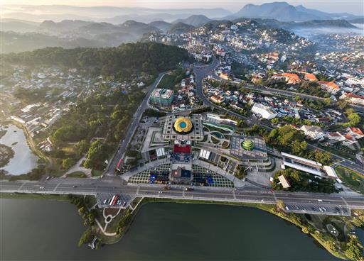 PGS.TS ĐỖ PHÚ TRẦN TÌNH CHIA SẺ TRÊN BÁO THANH NIÊN VỀ CÁC CƠ HỘI PHÁT TRIỂN KINH TẾ - XÃ HỘI CHO CÁC TỈNH MỚI, ĐẶC BIỆT LÀ CÁC ĐỊA PHƯƠNG MỚI CÓ BIỂN