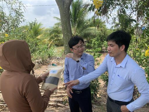 VIỆN PHÁT TRIỂN CHÍNH SÁCH ĐHQG-HCM ĐỒNG HÀNH NÂNG CẤP CHUỖI GIÁ TRỊ THANH LONG THEO HƯỚNG KINH TẾ TUẦN HOÀN